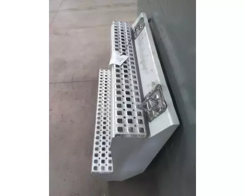 VOLVO VT BATTERY BOX STEP