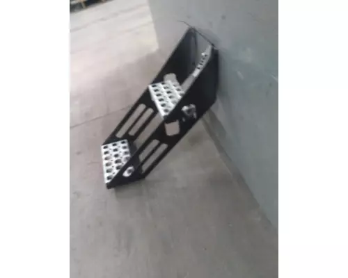 VOLVO VT TOOL BOX STEP