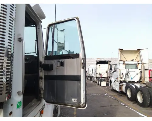 VOLVO WCA 1990-1998 DOOR ASSEMBLY, FRONT