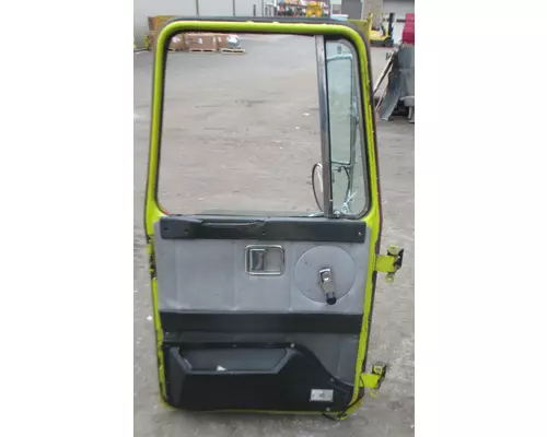 VOLVO WCA AREO SERIES Door Assembly, Front