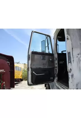 VOLVO WG DOOR ASSEMBLY, FRONT