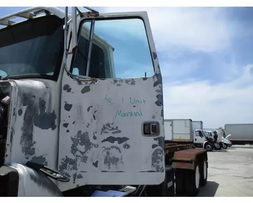 VOLVO WG DOOR ASSEMBLY, FRONT