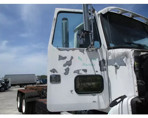 VOLVO WG DOOR ASSEMBLY, FRONT