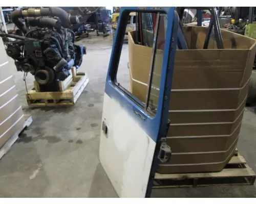 VOLVO WG DOOR ASSEMBLY, FRONT