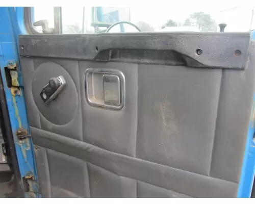 VOLVO WG DOOR ASSEMBLY, FRONT