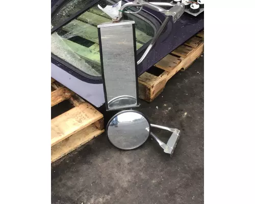 VOLVO WG MIRROR ASSEMBLY CABDOOR