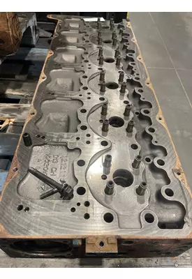 VOLVO  Cylinder Head