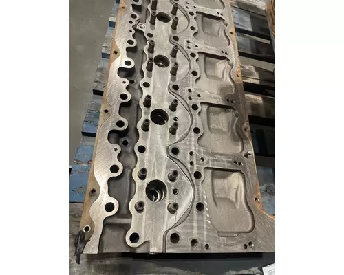 VOLVO  Cylinder Head