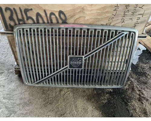 VOLVO  Grille