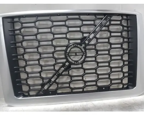 VOLVO  Grille