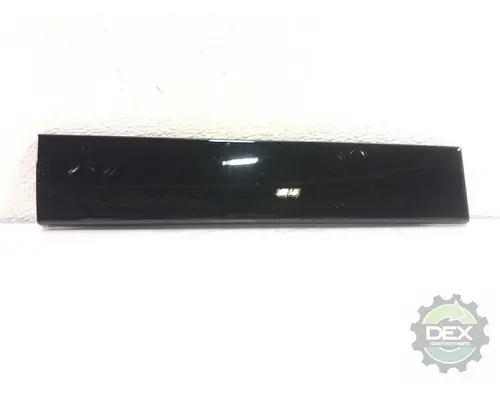 VOLVO  Grille