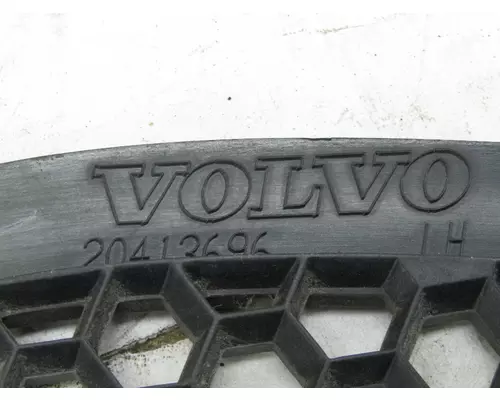 VOLVO  Grille
