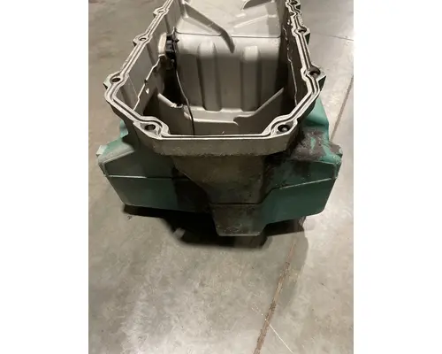 VOLVO  Oil Pan
