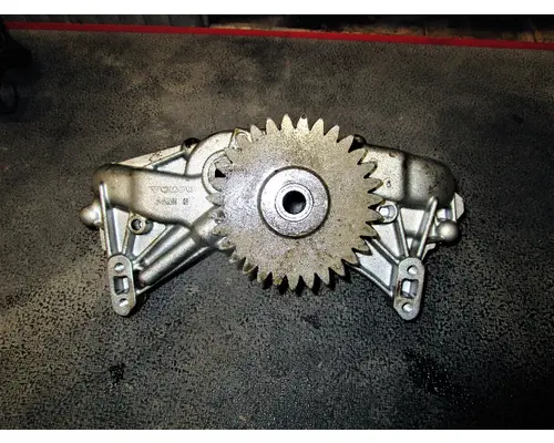 VOLVO  Oil Pump