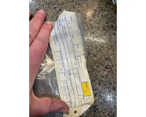 VOLVO  Retainer