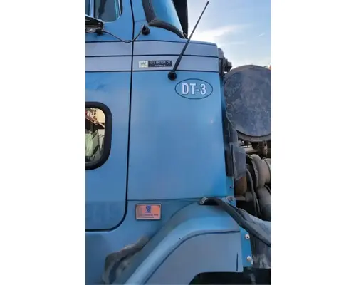VolvoWhiteGMC Autocar ACL64 Cowl