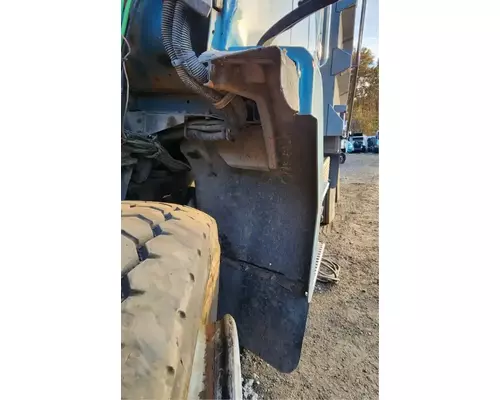 VolvoWhiteGMC Autocar ACL64 Fender Extension