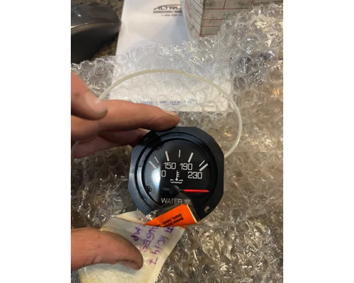 Gauges (all) VOLVO  Truck Salvage International Inc