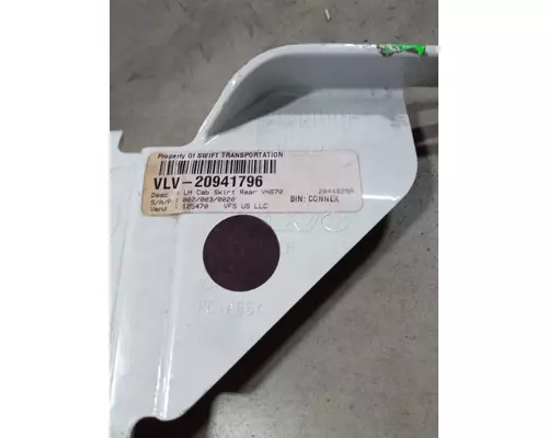 Side Fairing VOLVO  K &amp; R Truck Sales, Inc.