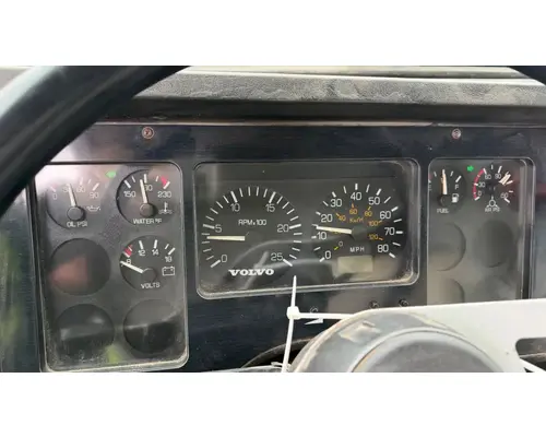 Volvo AUTOCAR ACL64 Instrument Cluster