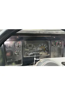 Volvo AUTOCAR ACL64 Instrument Cluster