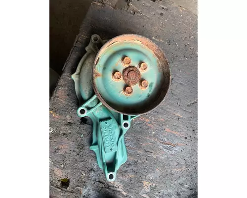 Water Pump VOLVO D-13 Truck Salvage International Inc