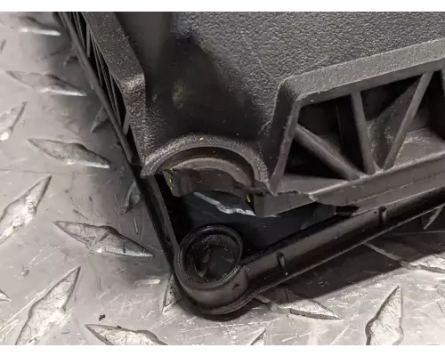 Volvo D13 Valve Cover