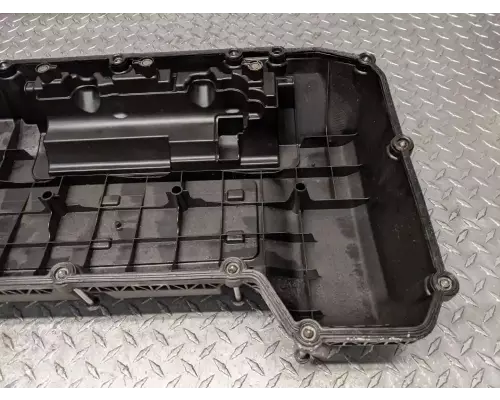 Volvo D13 Valve Cover