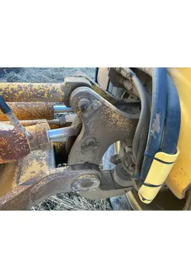 Volvo G746B Equip Axle Pivot Mount