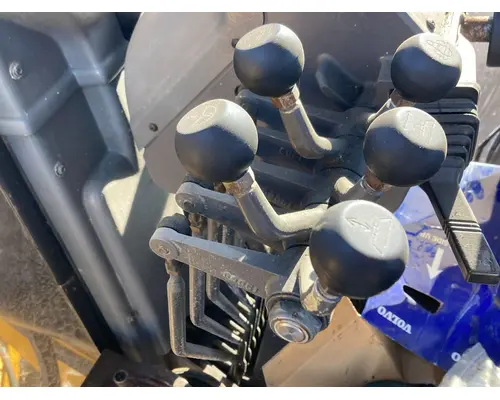 Volvo G746B Equip Controls