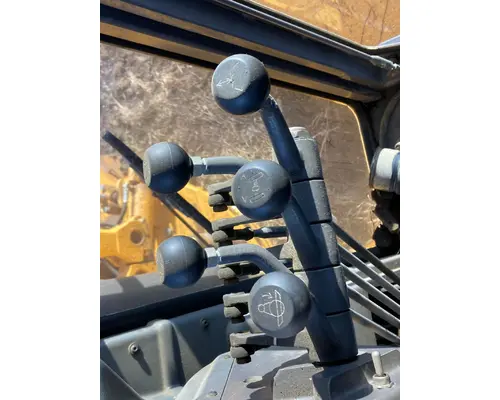 Volvo G746B Equip Controls