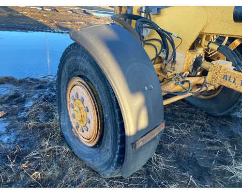 Volvo G746B Equip Fender