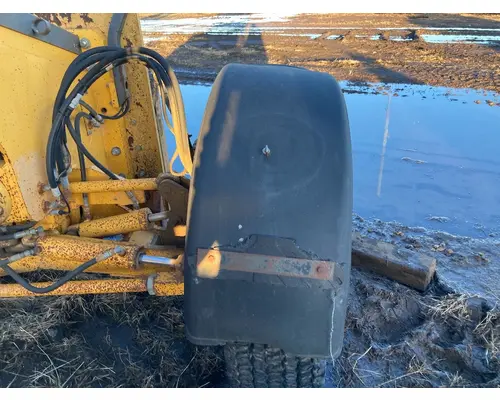 Volvo G746B Equip Fender