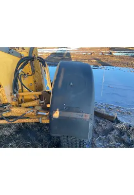 Volvo G746B Equip Fender