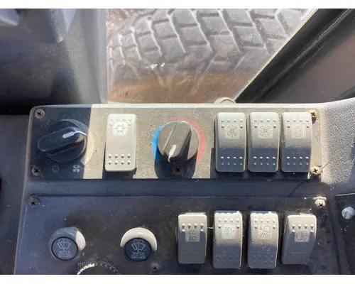 Volvo G746B Equip Heater & AC Control