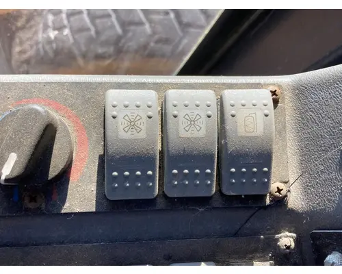 Volvo G746B Equip Heater & AC Control