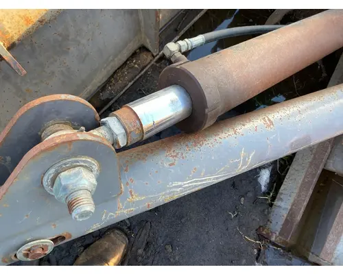 Volvo G746B Equip Hydraulic Cylinder