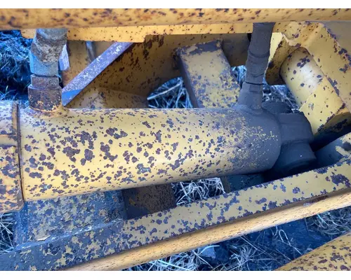Volvo G746B Equip Hydraulic Cylinder
