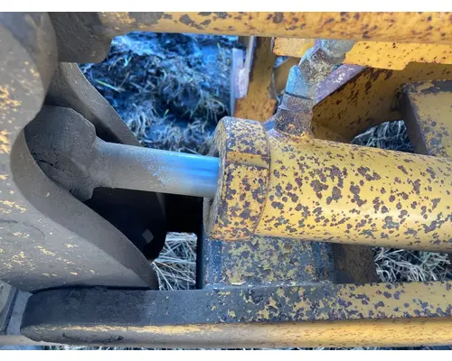 Volvo G746B Equip Hydraulic Cylinder