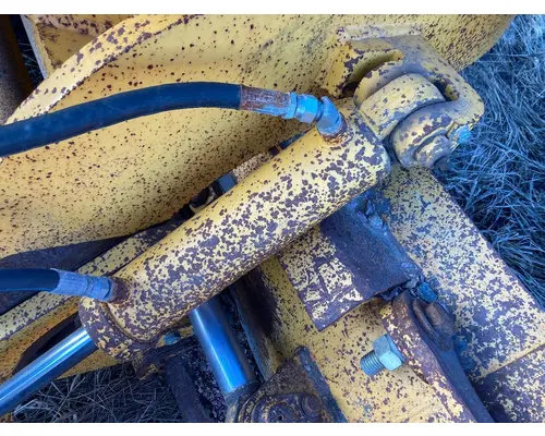 Volvo G746B Equip Hydraulic Cylinder