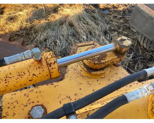 Volvo G746B Equip Hydraulic Cylinder