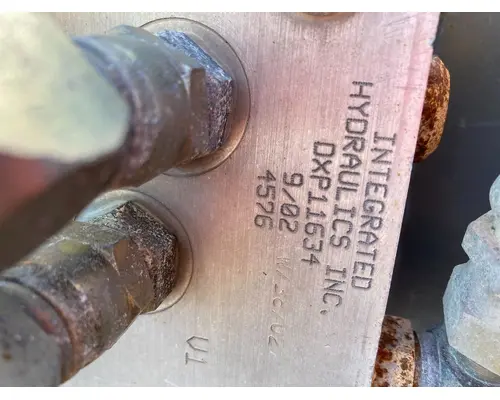 Volvo G746B Equip Hydraulic Valve