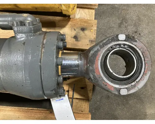 Volvo L90B Equip Hydraulic Cylinder