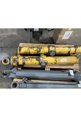 Volvo L90B Equip Hydraulic Cylinder