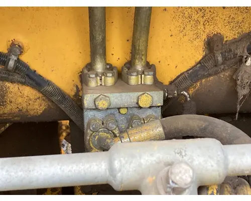 Volvo L90B Equip Hydraulic Valve