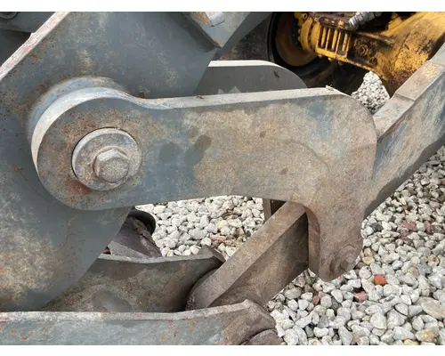 Volvo L90B Equip Linkage