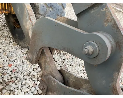 Volvo L90B Equip Linkage