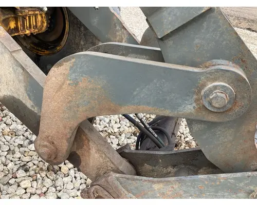 Volvo L90B Equip Linkage