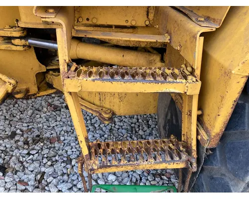Volvo L90B Equip Step