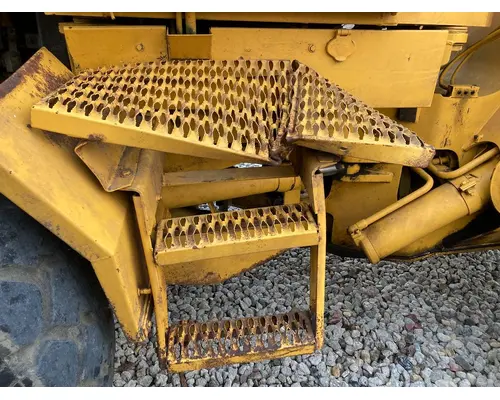 Volvo L90B Equip Step